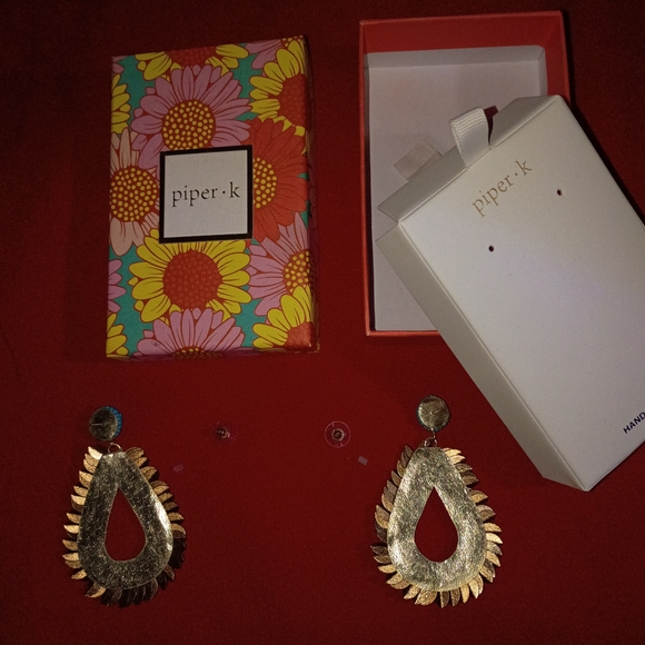 Authentic NIB - Picture 3 of 5